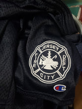 Load image into Gallery viewer, 9" mesh basketball shorts w/ pockets